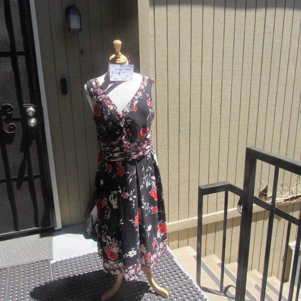 #314  NEW WOMEN'S FLORAL PRINT DRESS BY STUDIO I  (SIZE 16W)